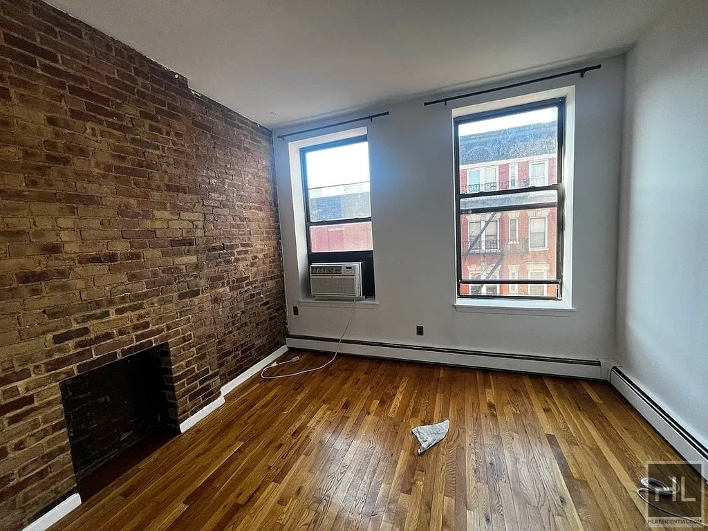Sullivan Street - Photo 0