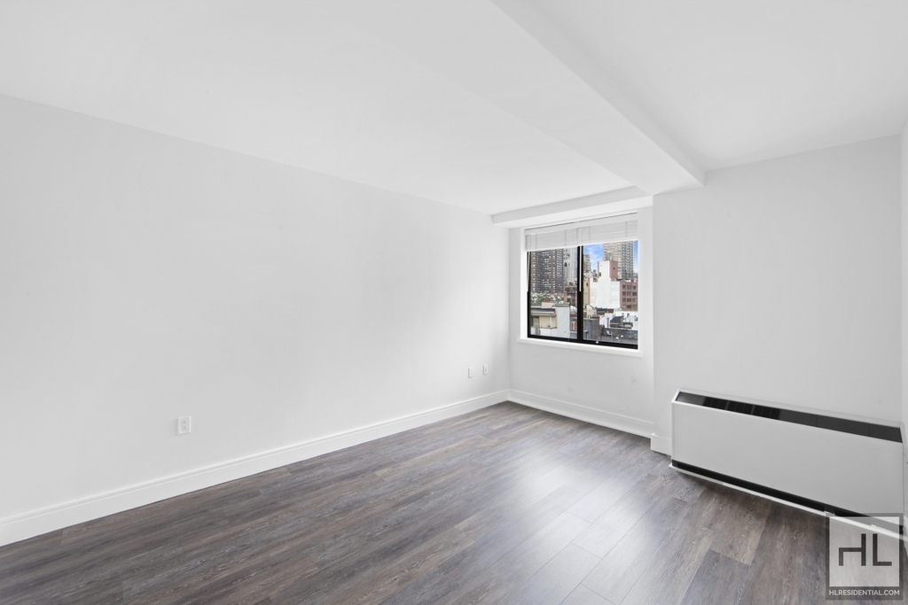 East 91st Street - Photo 4
