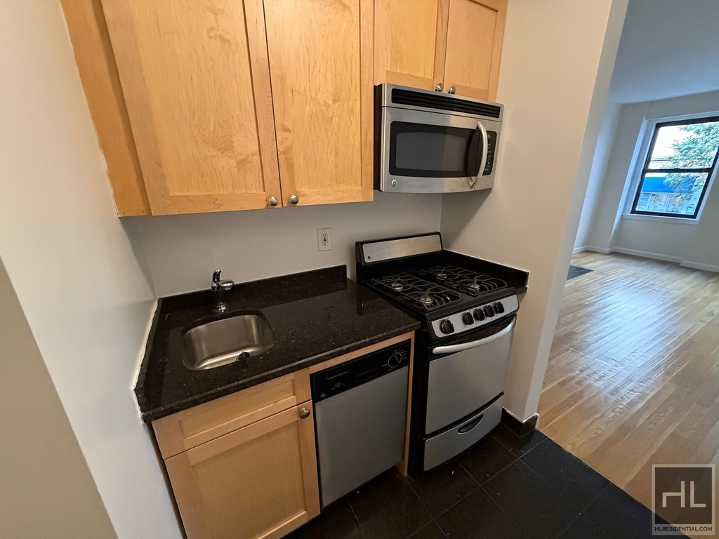 East 84th Street - Photo 2