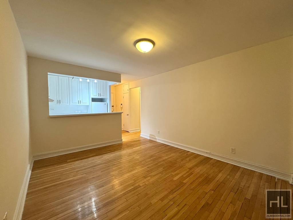 East 74 Street - Photo 0