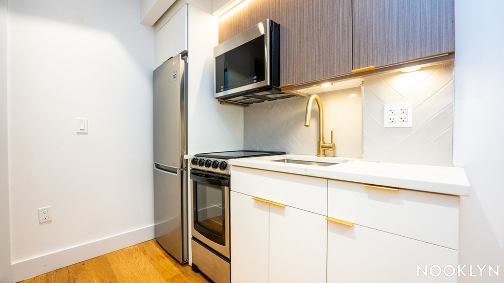 223 E 96th St 10128 - Photo 12