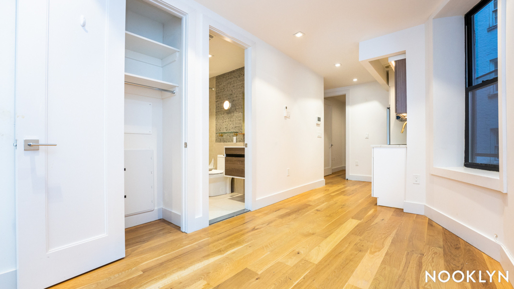 223 E 96th St 10128 - Photo 4