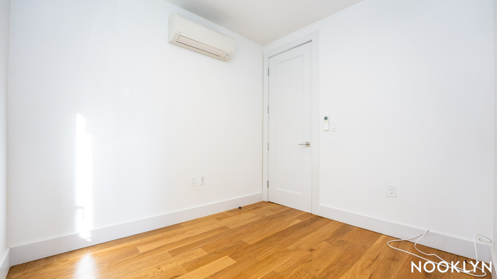 223 E 96th St 10128 - Photo 7