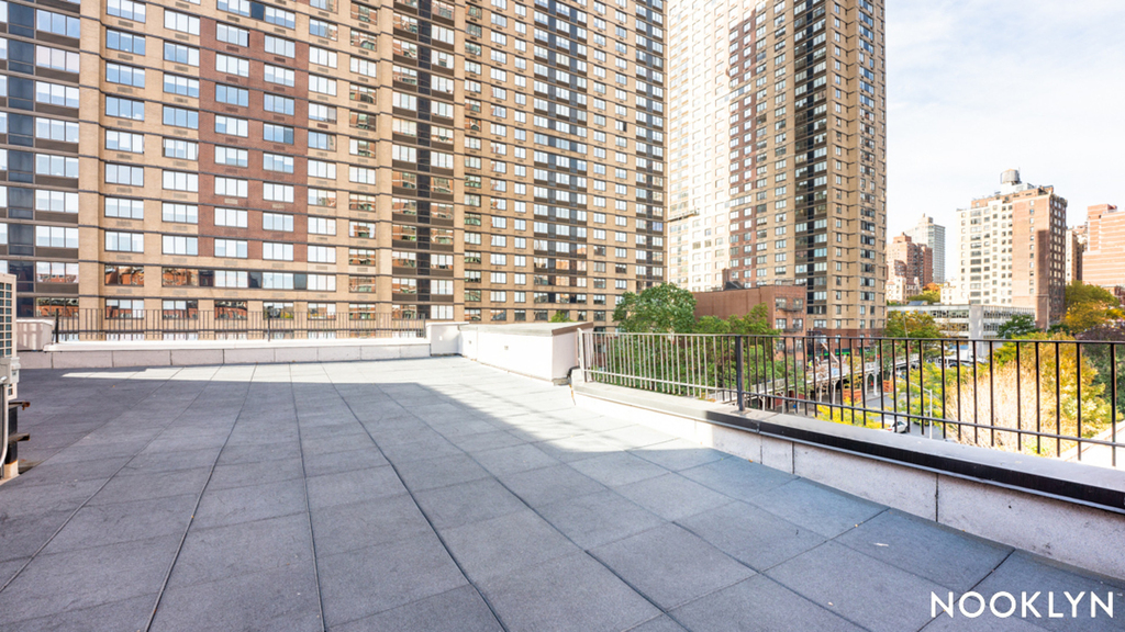 223 E 96th St 10128 - Photo 5