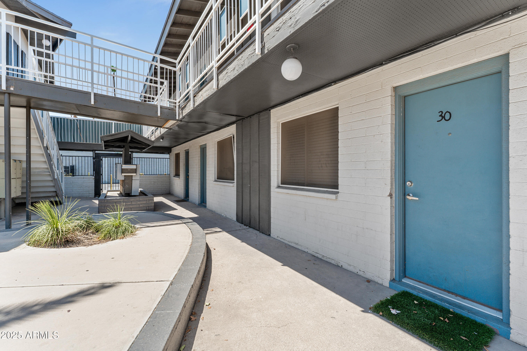 3025 N 32nd Street - Photo 0