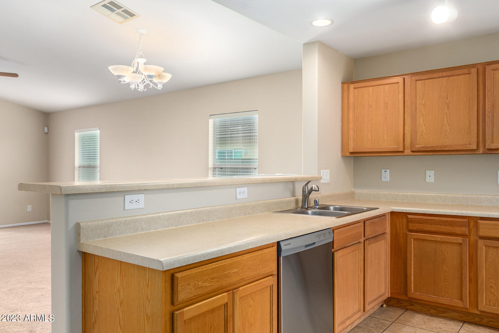 946 S 166th Avenue - Photo 4