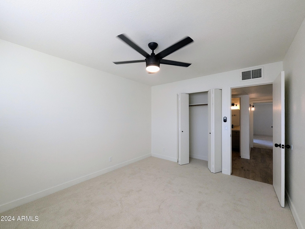 121 N Flint Circle - Photo 32