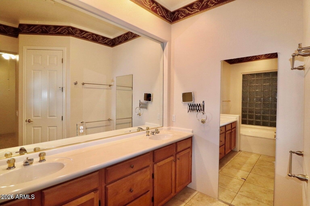 13614 N 12th Place - Photo 16