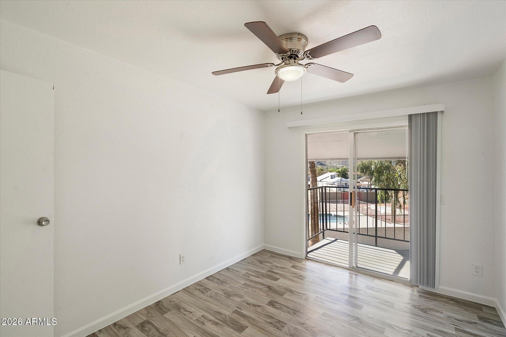 1346 E Mountain View Road - Photo 10