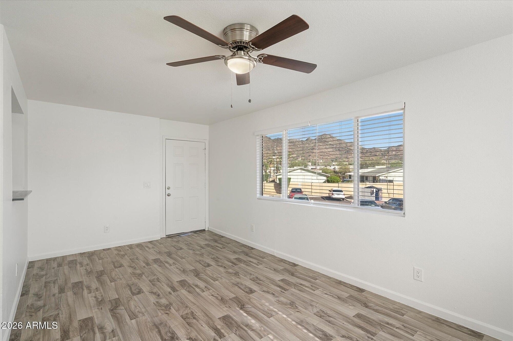 1346 E Mountain View Road - Photo 3
