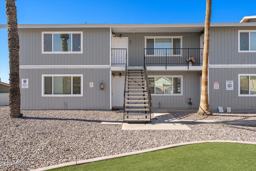 1346 E Mountain View Road - Photo 0