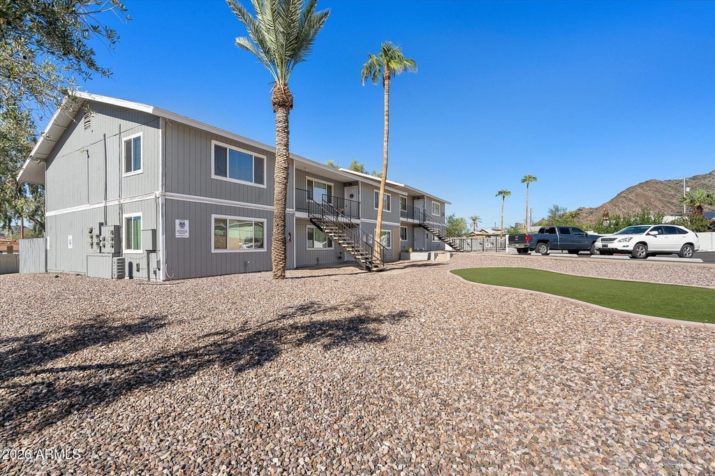 1346 E Mountain View Road - Photo 18