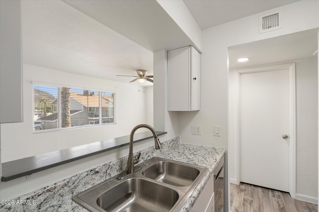 1346 E Mountain View Road - Photo 9