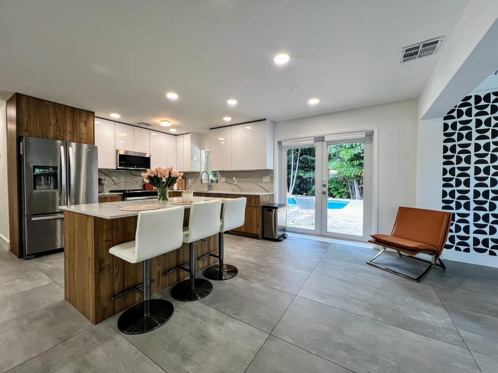 317 Nw 26th Court - Photo 5