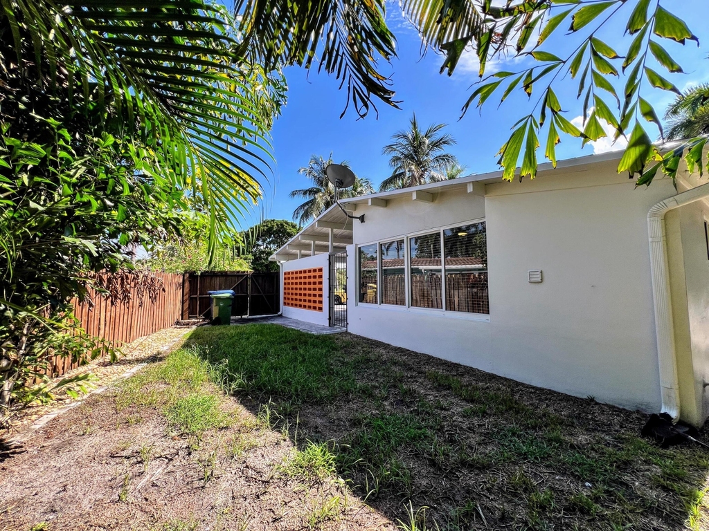 317 Nw 26th Court - Photo 52