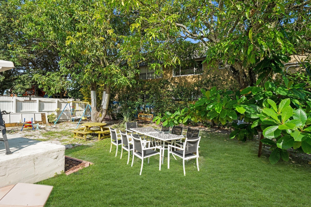 220 Nw 42nd Street - Photo 36