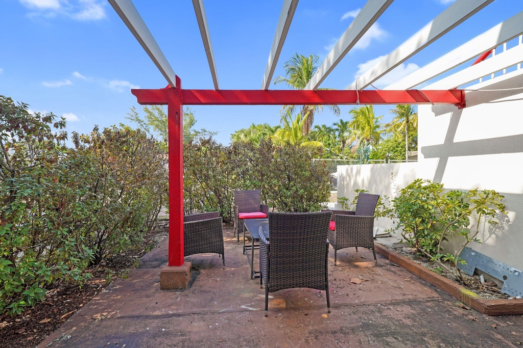 220 Nw 42nd Street - Photo 20