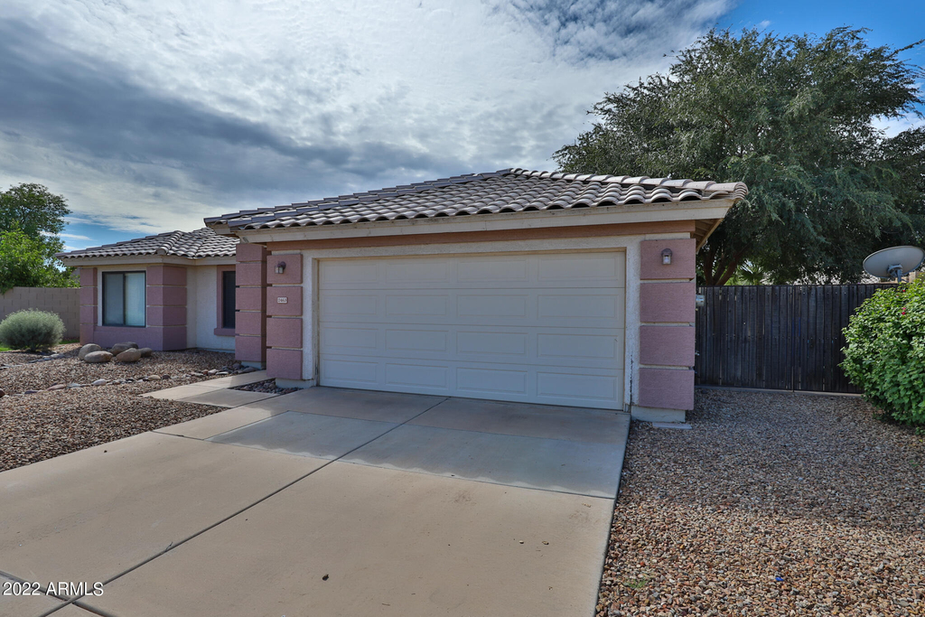 2463 E Longhorn Place - Photo 0