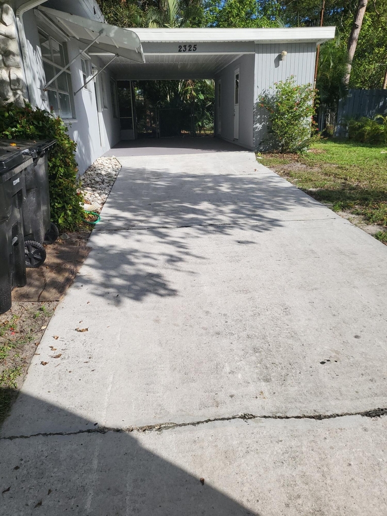 2325 Se West Street - Photo 0