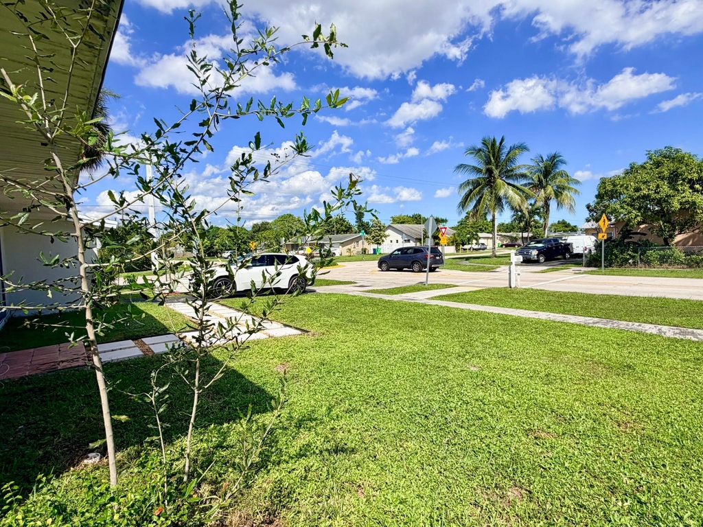 2551 Nw 98th Avenue - Photo 2