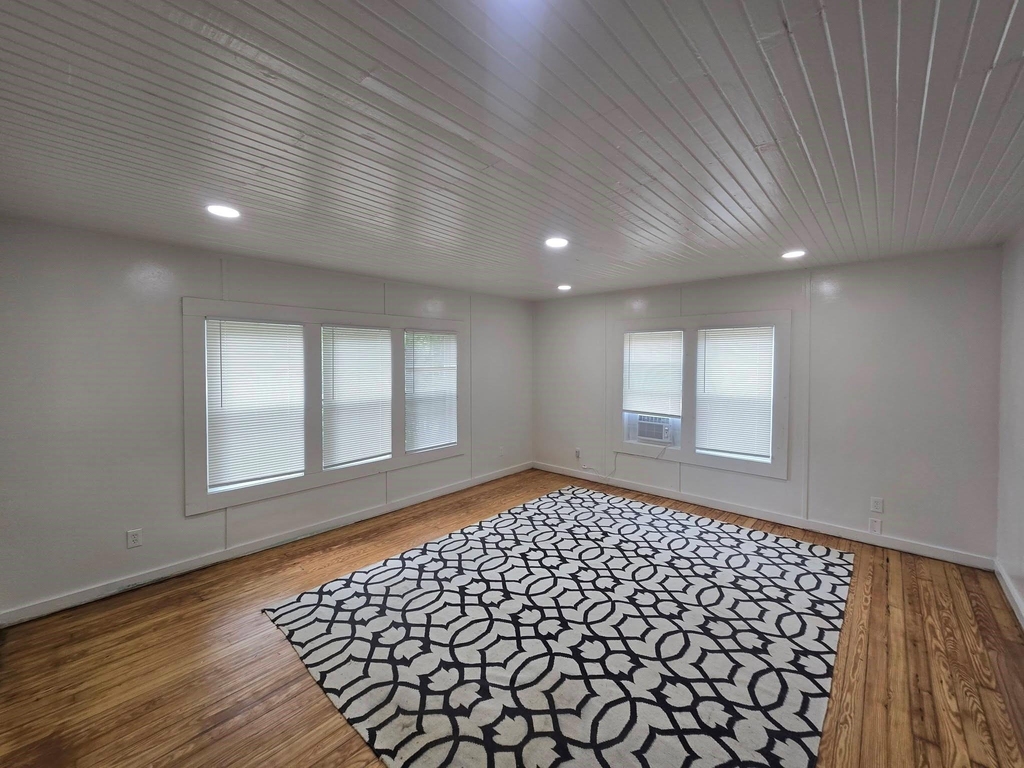 4819 Morris Avenue - Photo 3
