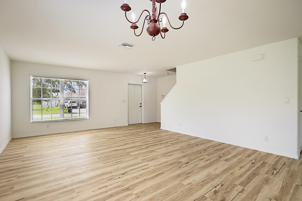 617 Se Karrigan Terrace - Photo 5