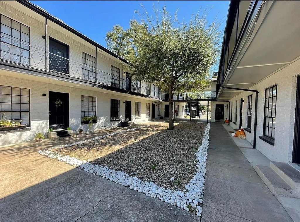 5317 Junius Street - Photo 0