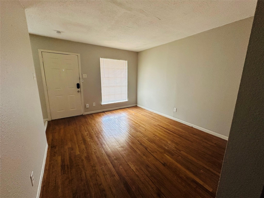 5317 Junius Street - Photo 7