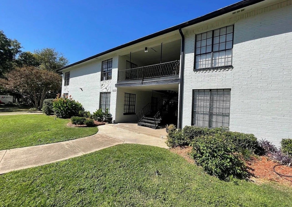 5317 Junius Street - Photo 1