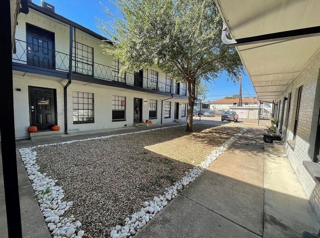 5317 Junius Street - Photo 2