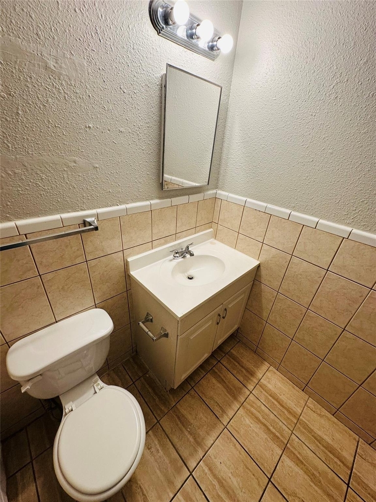 5317 Junius Street - Photo 10