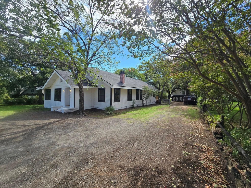 4824 Meadowbrook Drive - Photo 1
