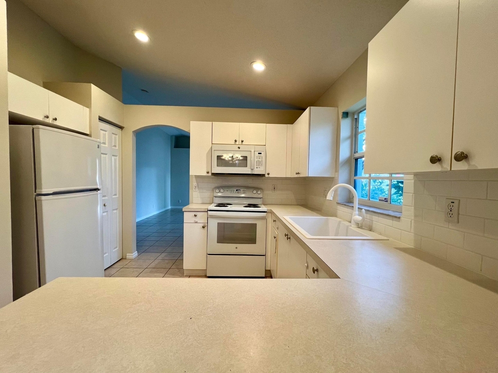 1906 Capeside Circle - Photo 12