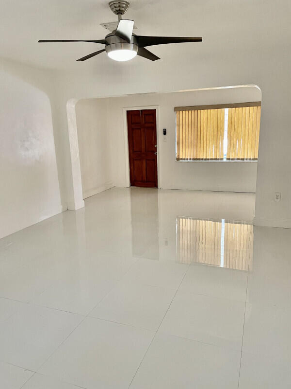 2523 Scott Street - Photo 2