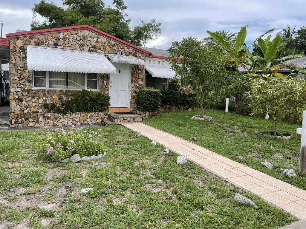 2523 Scott Street - Photo 0