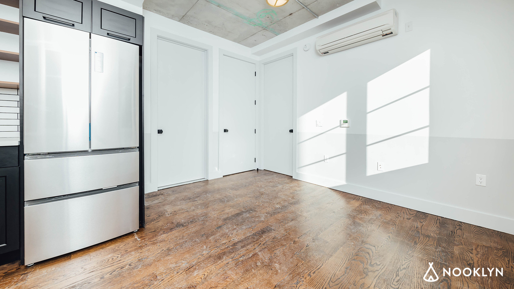 31-19 37th St 11103 - Photo 10