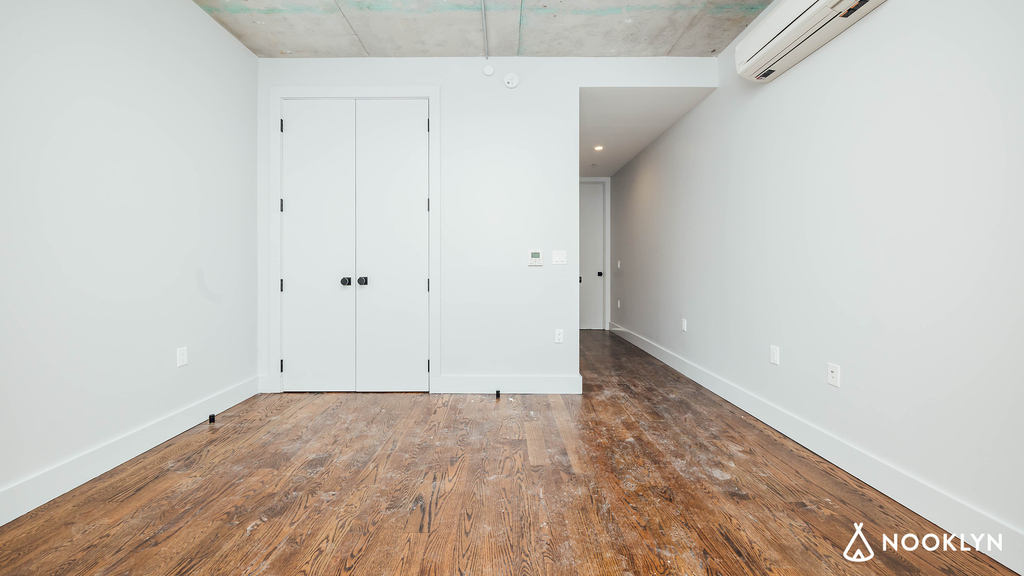 31-19 37th St 11103 - Photo 4