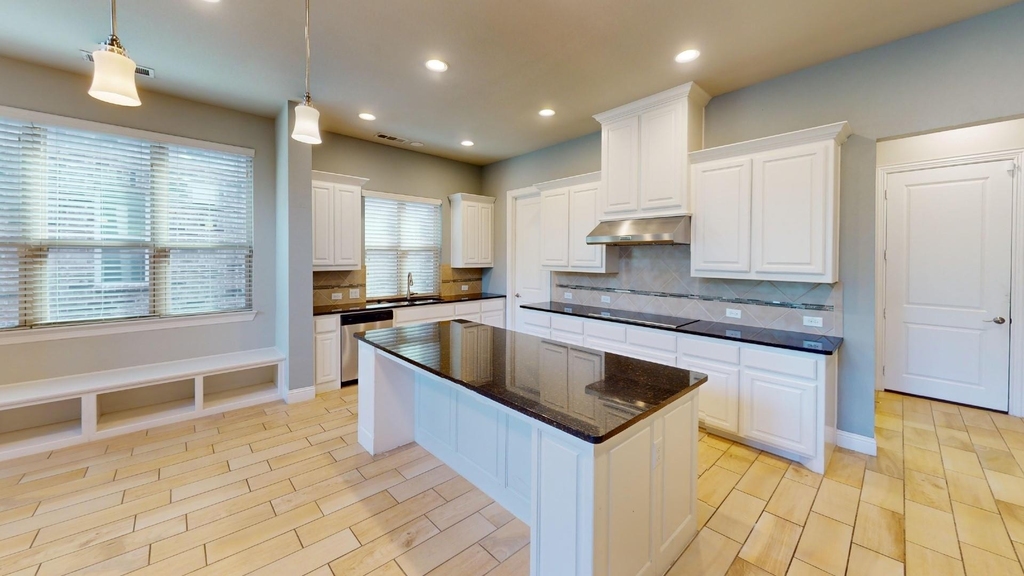 7005 Golf Club Drive - Photo 5