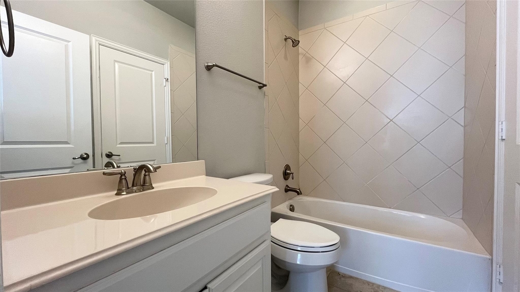 7005 Golf Club Drive - Photo 32