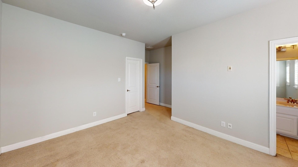 7005 Golf Club Drive - Photo 14