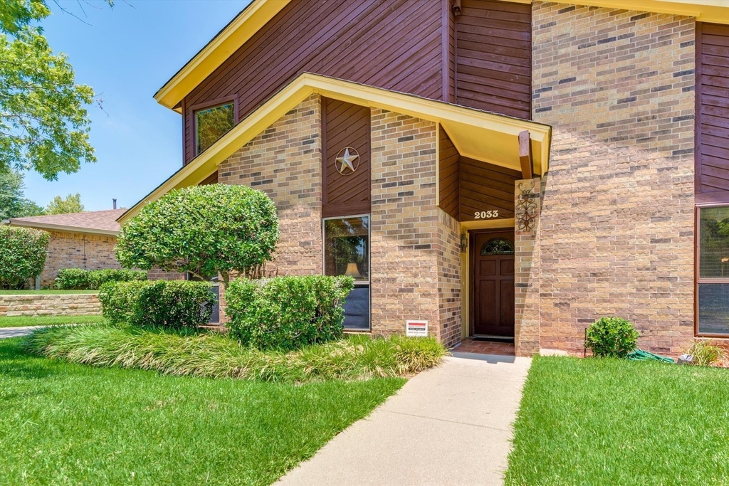 2033 Oakmeadow Street - Photo 1