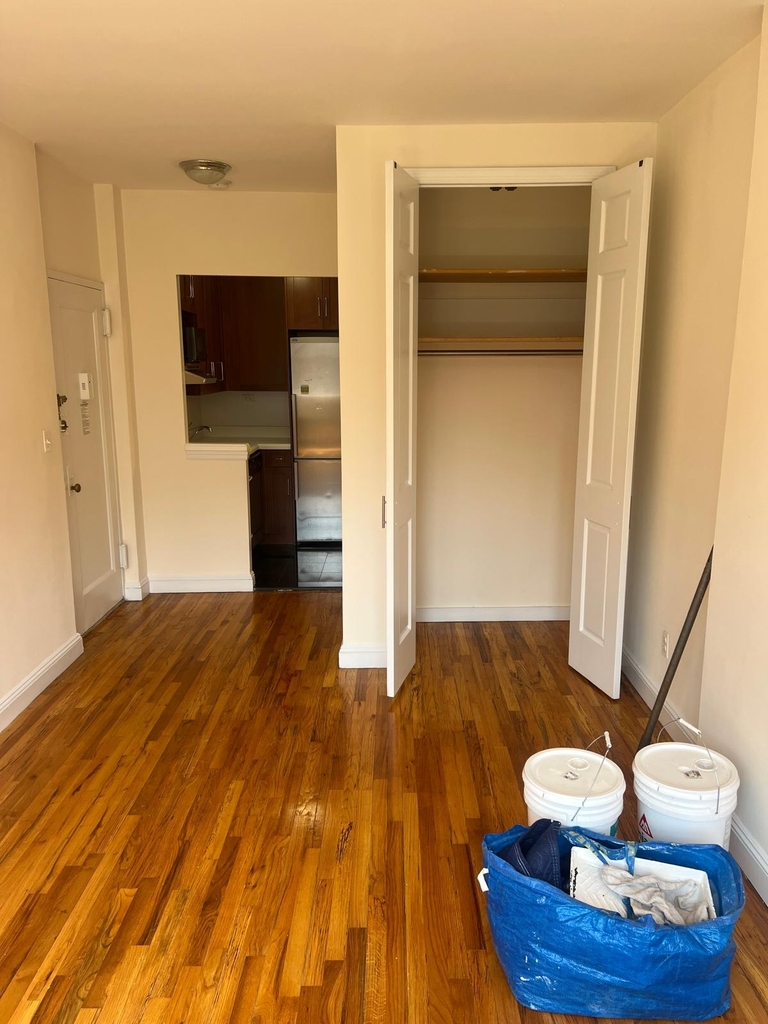 East 84th Street - Photo 4