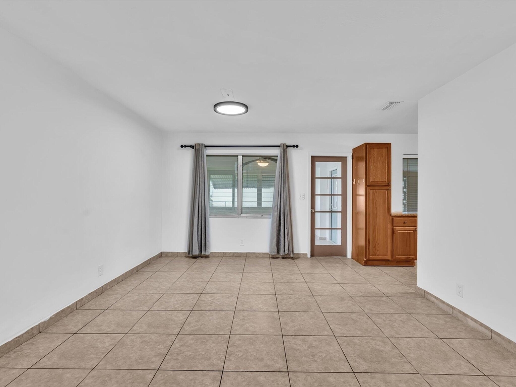 132 Se 2nd Court - Photo 9