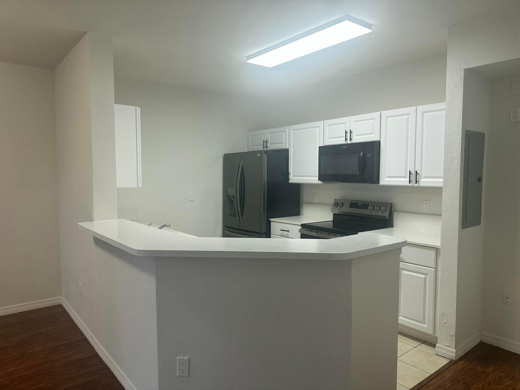 106 Sw Peacock Boulevard - Photo 1