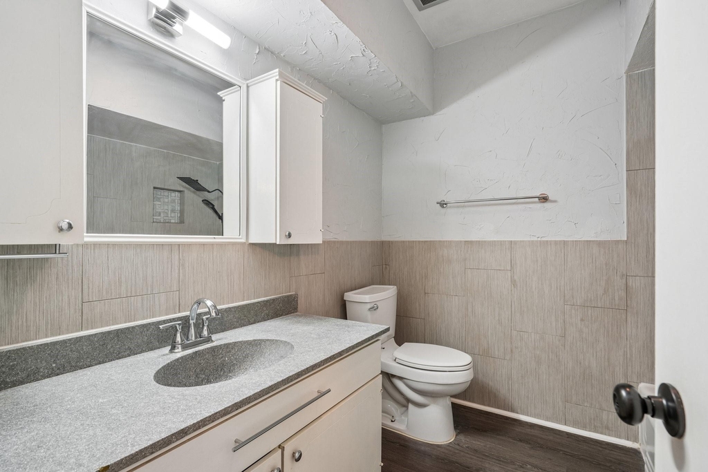 6017 E University Boulevard - Photo 8