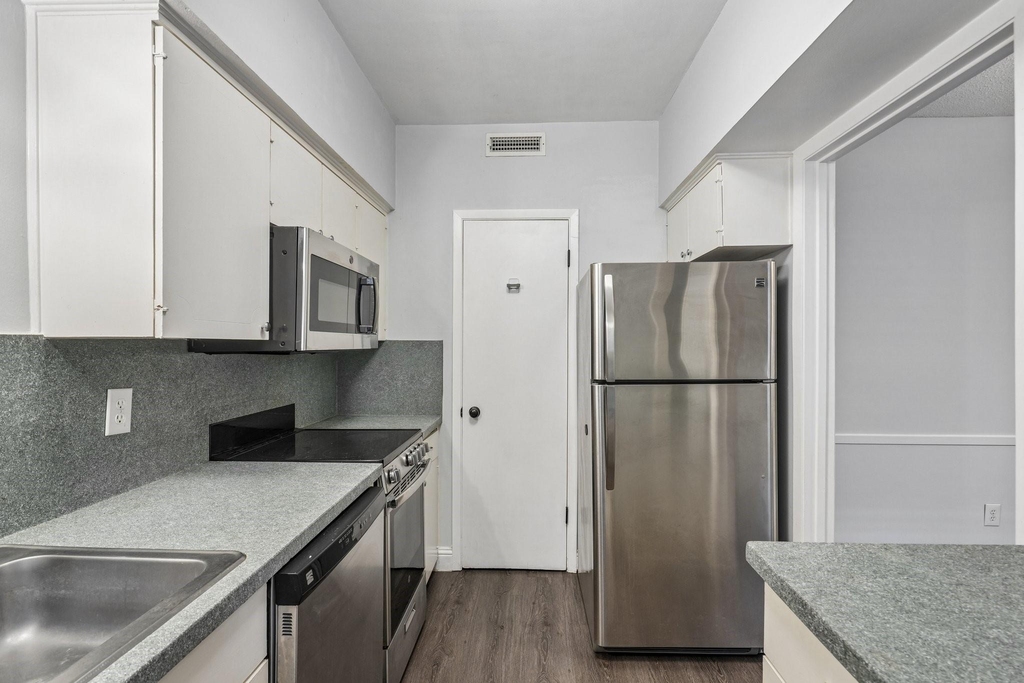 6017 E University Boulevard - Photo 7