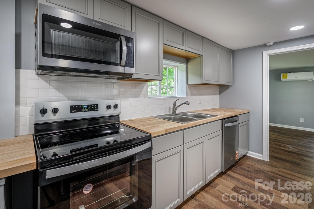 19513 Meridian Street - Photo 9