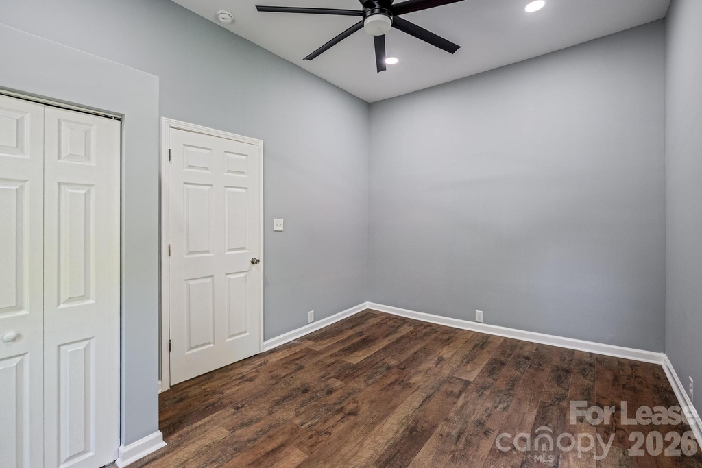 19513 Meridian Street - Photo 14