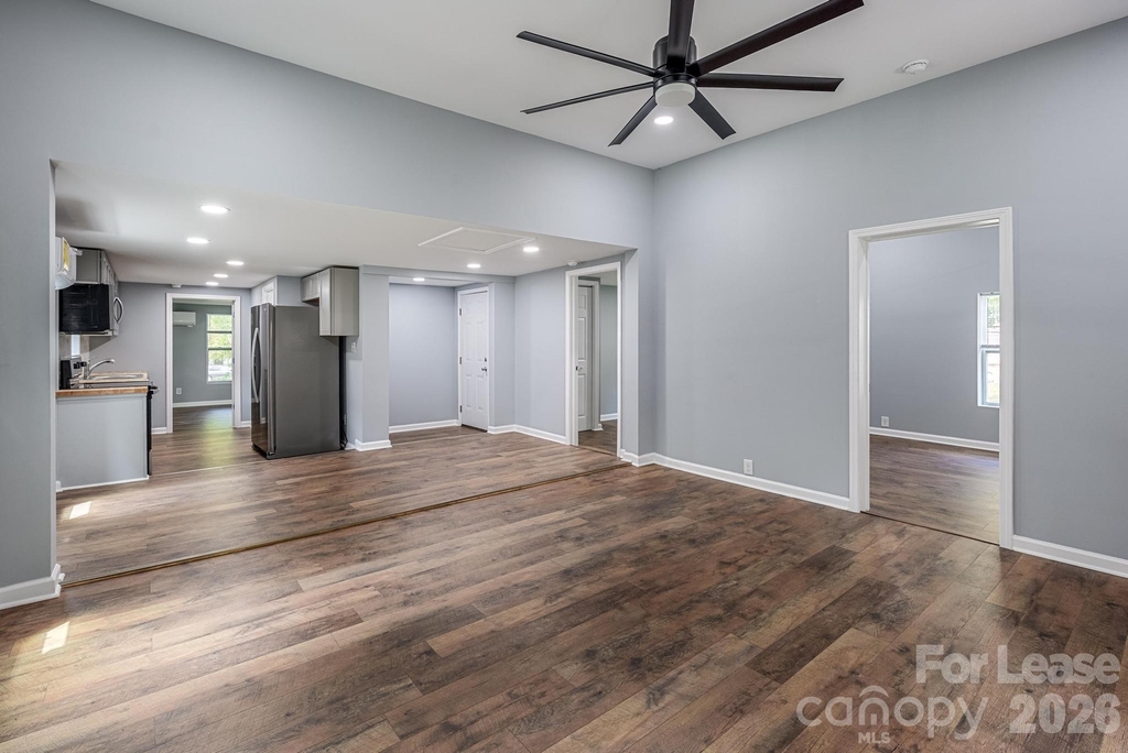 19513 Meridian Street - Photo 3