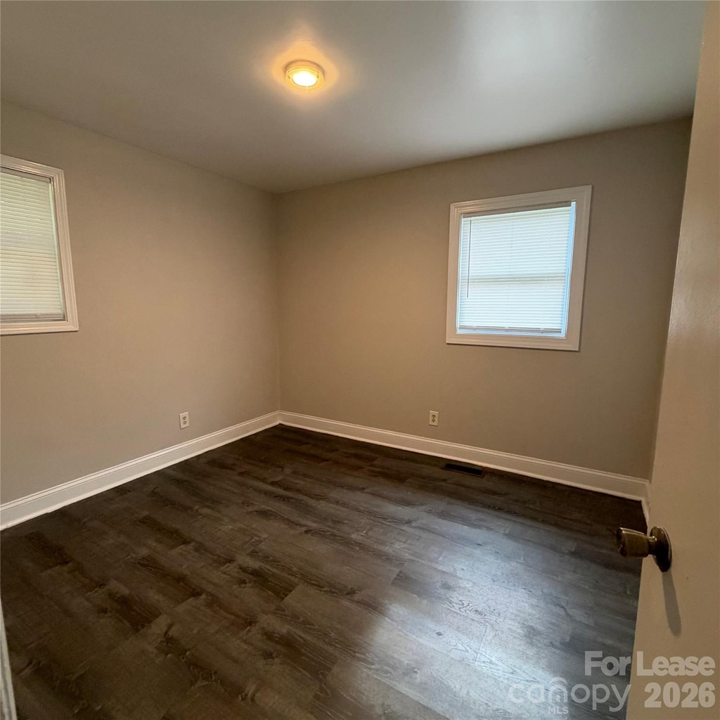 608 Peaceful Glen Road - Photo 8